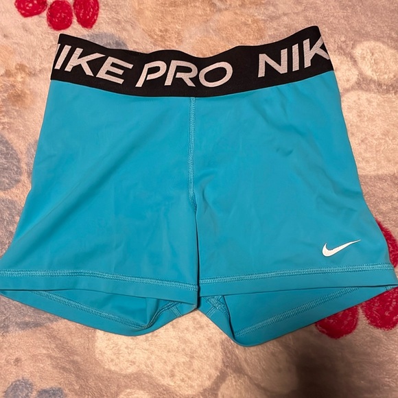 Nike Pros barely worn no tears or stretches or stains - Picture 1 of 2
